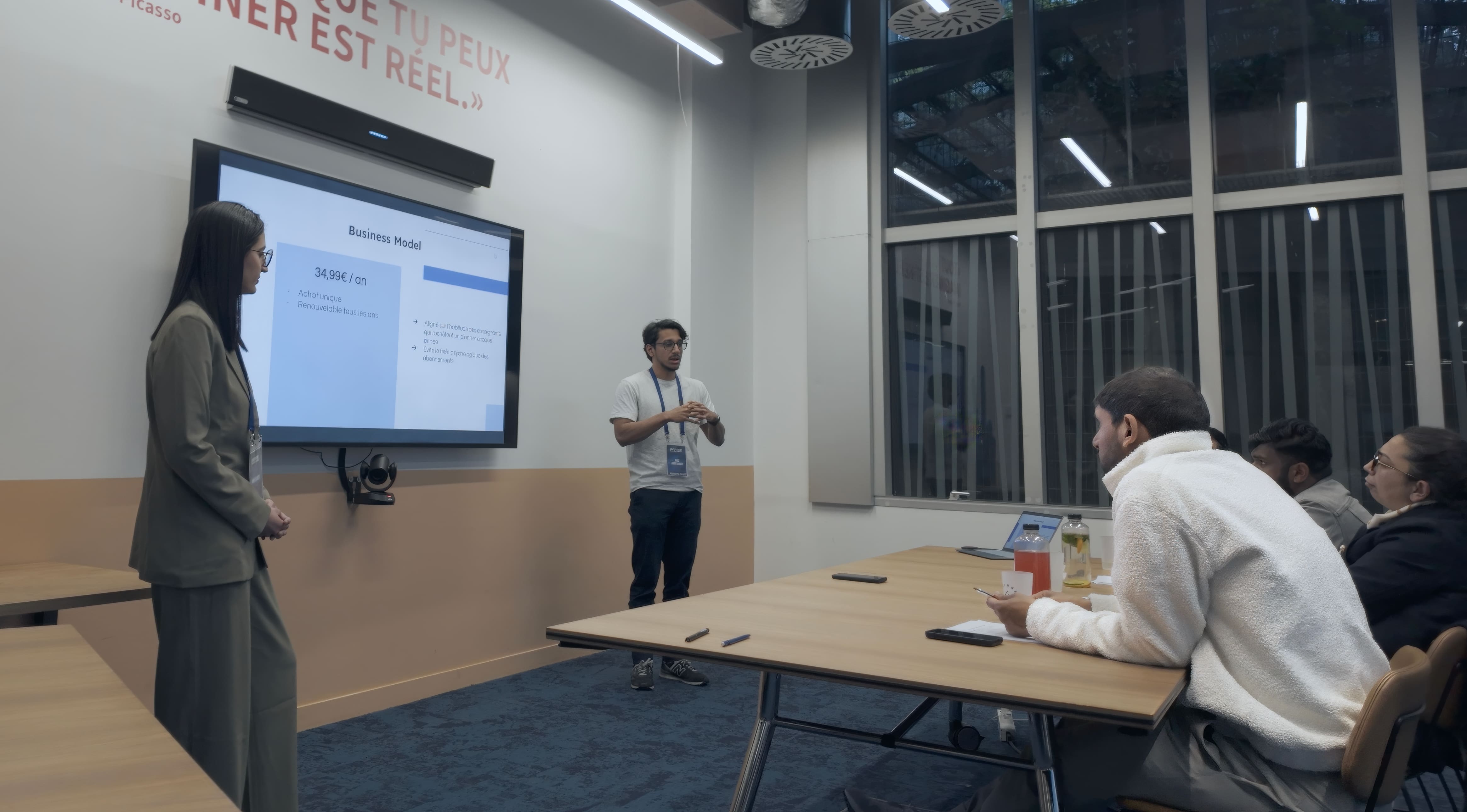Pitch d'une startup devant le jury de La Ligue Startup Banlieue